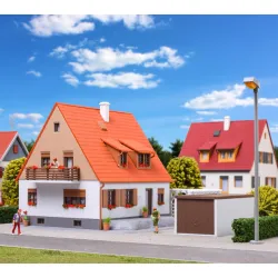 KIBRI 38748 H0 Dom z tarasem, garażem i pergolą