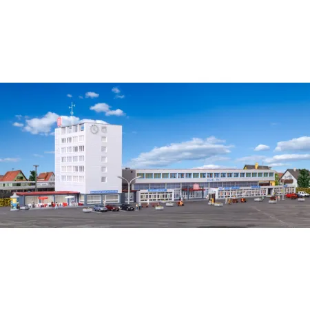 KIBRI 37517 N Dworzec kolejowy Kehl z oświetleniem