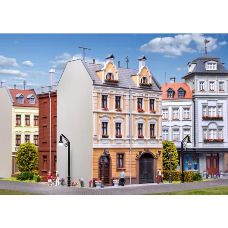 KIBRI 38389 H0 Kamienica z warsztatem w podwórzu