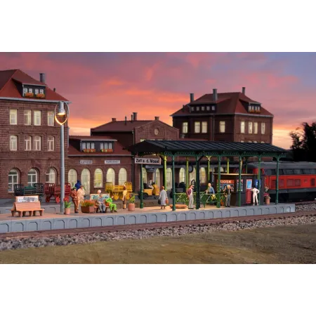 KIBRI 39564 H0 Peron Zell an der Mosel z oświetleniem LED